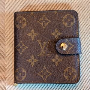 Louis Vuitton Unisex Wallet
